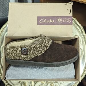 Size 10 women's Clarks Suede Knitted Slipper (NIB)